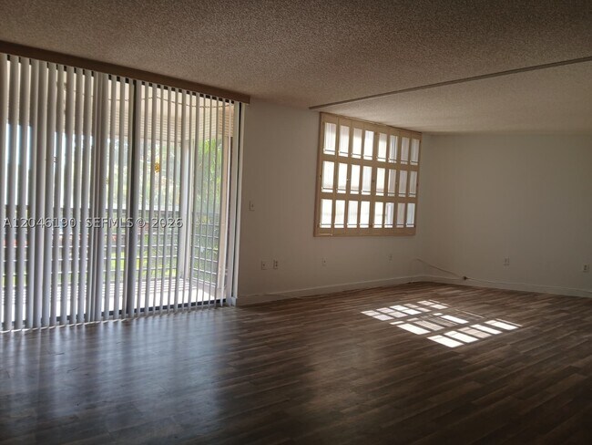 Foto del edificio - 1300 St Charles Pl