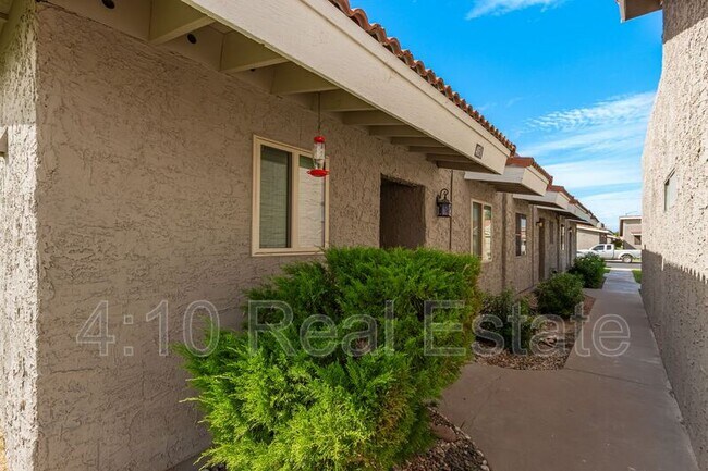 Building Photo - 405 E Linda Ln