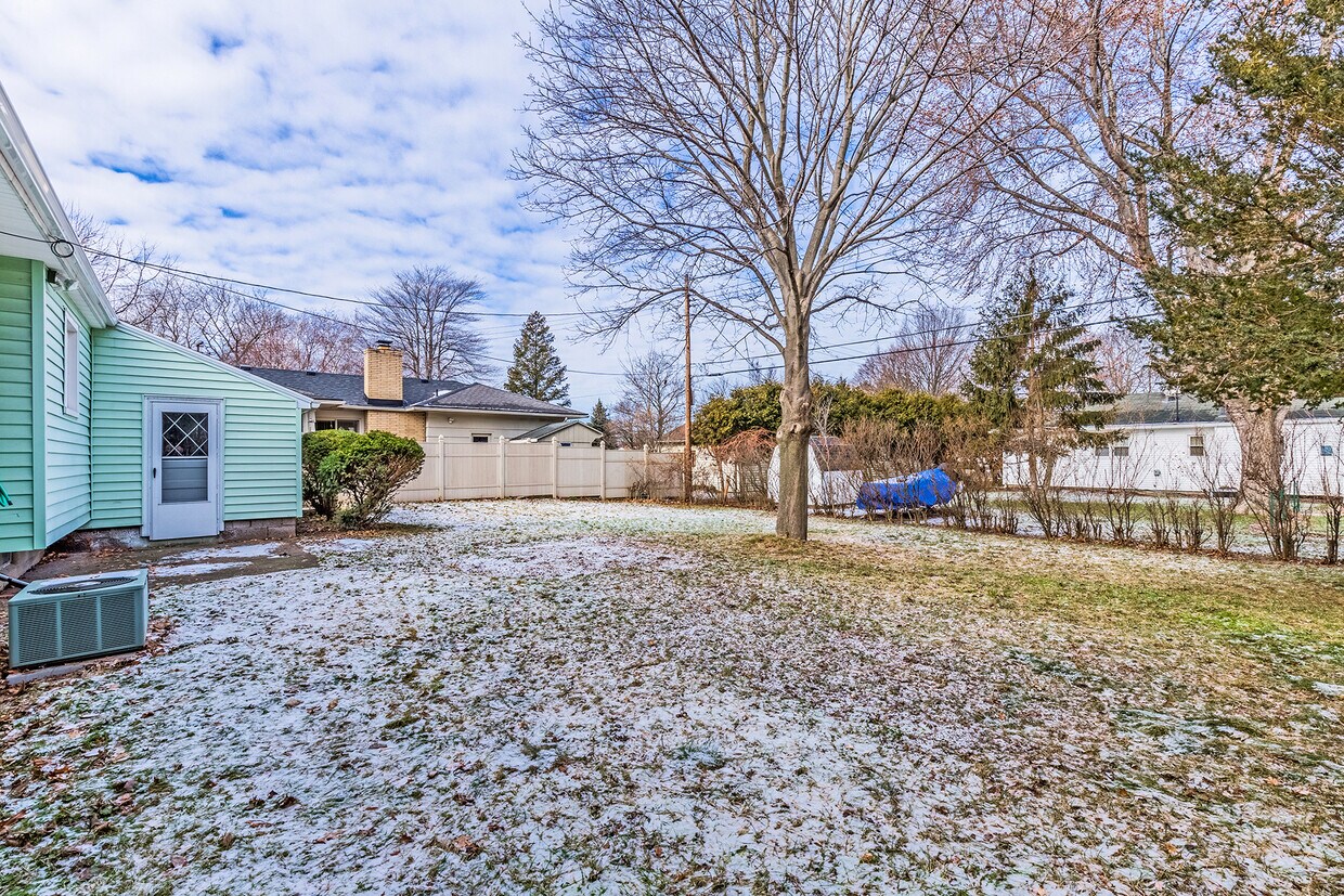 Primary Photo - 80 Birch Ln