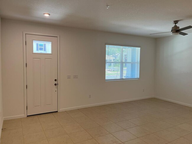 Foto del edificio - 9815 Walkway Dr