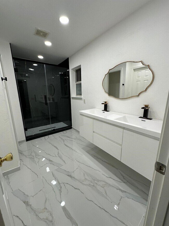 Foto del edificio - 11027 Dellrose Crossing Dr
