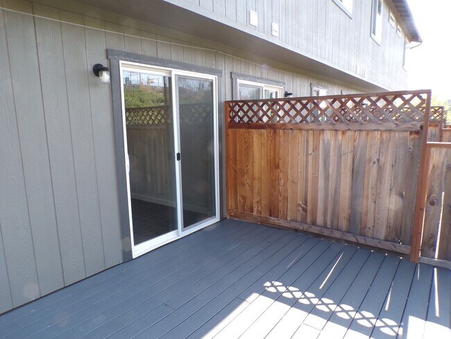 Building Photo - Cozy Townhome for Rent