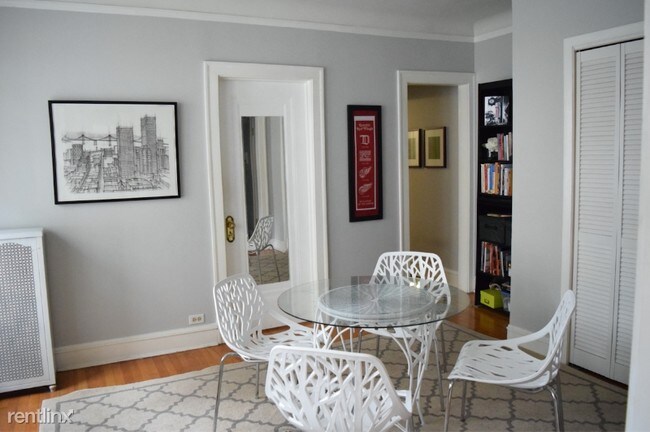 Foto del edificio - 728 1/2 Hinman Ave