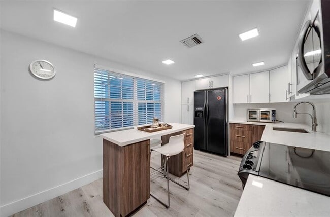 Foto del edificio - 903 Cypress Grove Dr