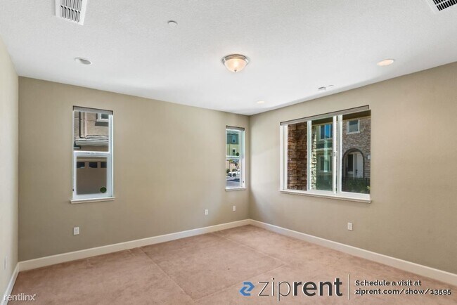 Building Photo - 4 br, 3.5 bath Townhome - 5823 Brandon Cou...