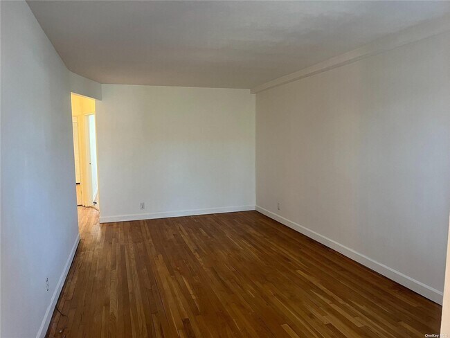 Foto del edificio - 25-24 73rd St