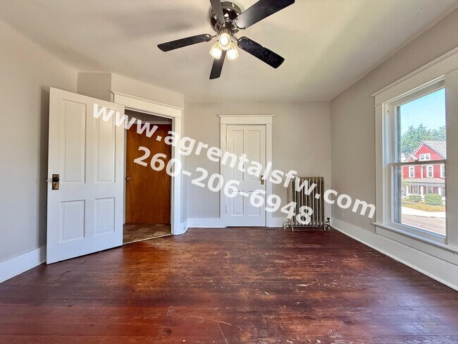 Foto del edificio - 1002 Columbia Ave