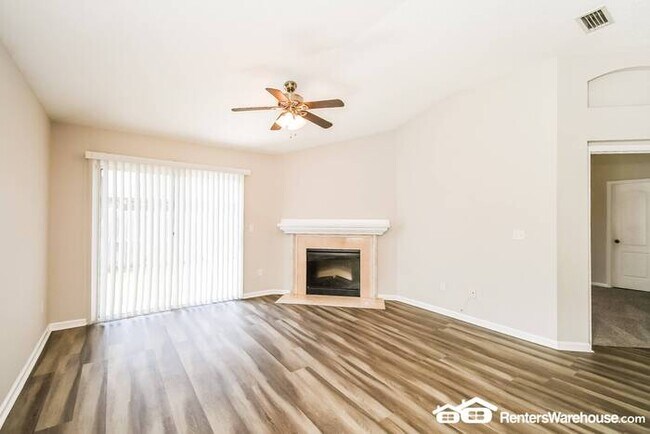 Building Photo - Reduced!