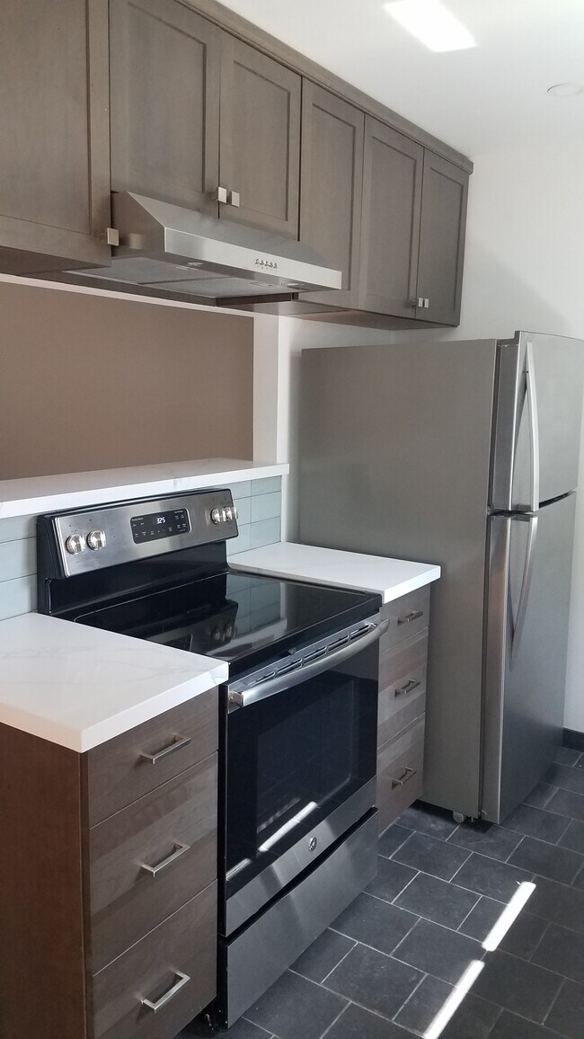 Building Photo - 968 Larrabee St