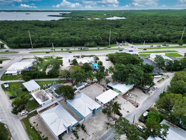 Foto del edificio - 640 Colson Dr