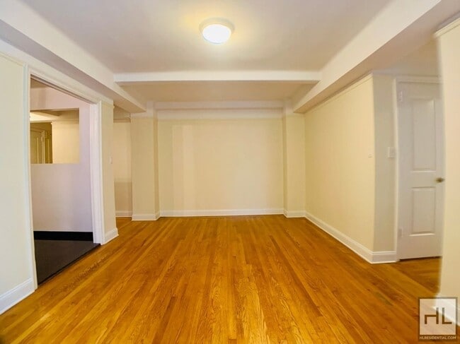 Building Photo - EAST 10 STREET