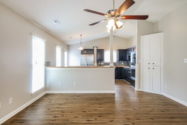 Building Photo - 3242 Hawick Commons Dr