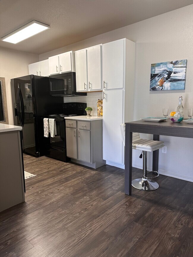 Cocina renovada - Legacy Trail Apartments
