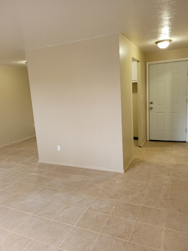 Foto principal - 14815-14835 Euclid Ave