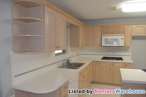 Foto del edificio - 15014 Torry Pines Rd