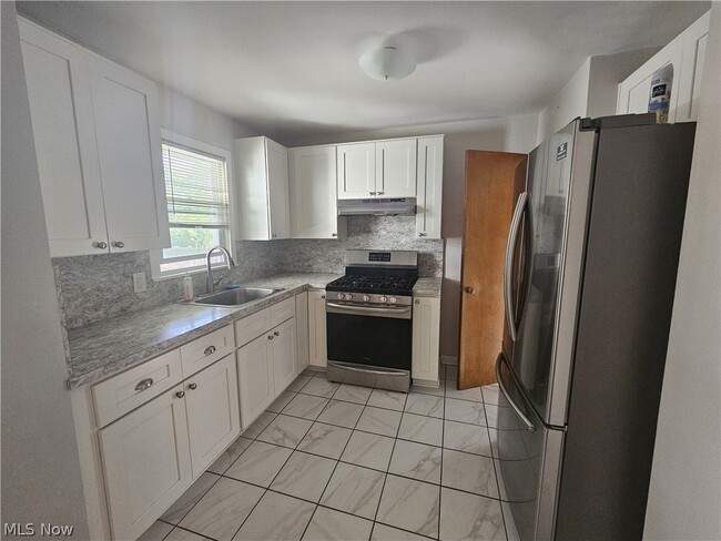 Building Photo - 3709 Woodridge Rd