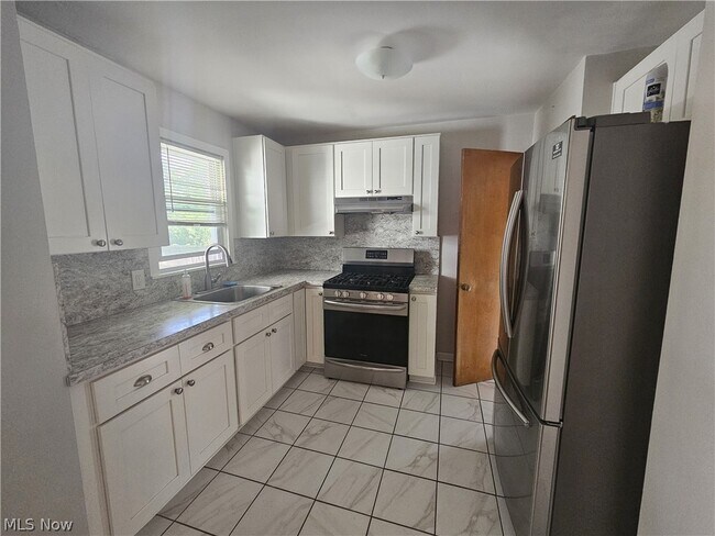 Foto del edificio - 3709 Woodridge Rd