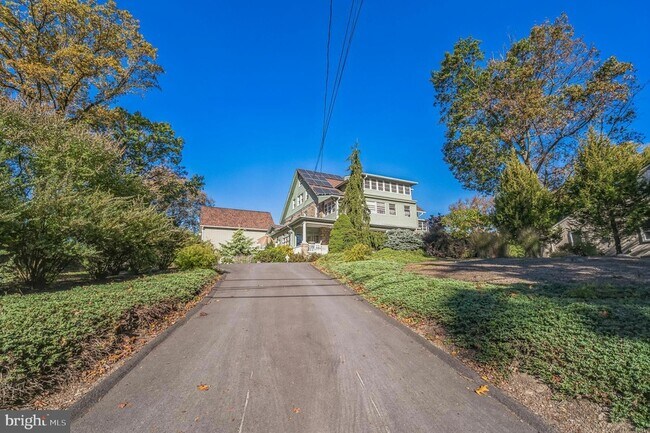 Foto del edificio - 313 Edgewood Dr