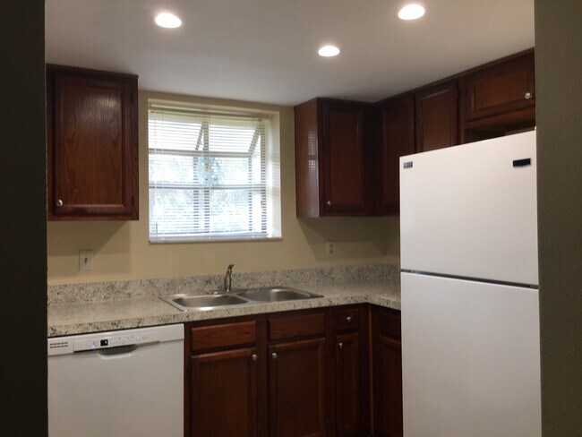 Kitchen - 2610 Hammock Ct