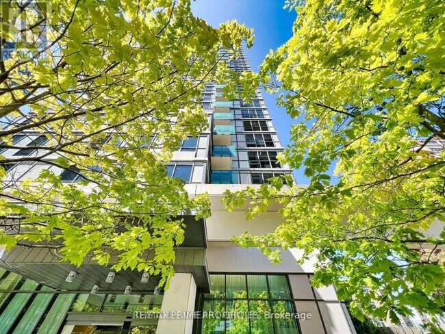Building Photo - 70 Roehampton Ave