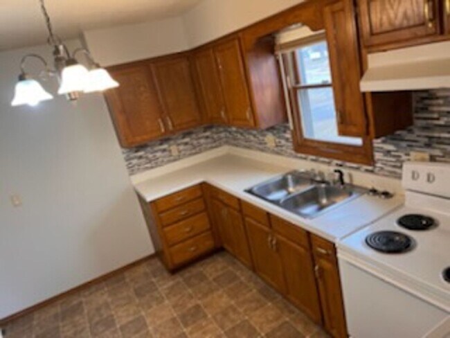 Building Photo - 737 S New Ave
