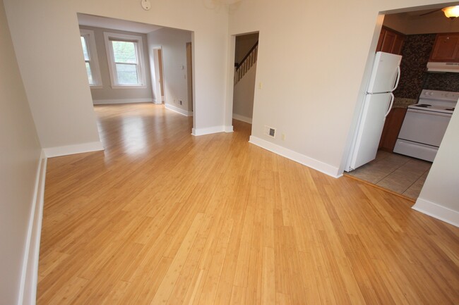 Dining Room - 3881 Bigelow Blvd