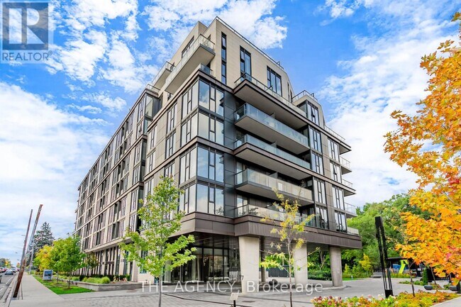 Photo du bâtiment - 250 Lawrence Ave E