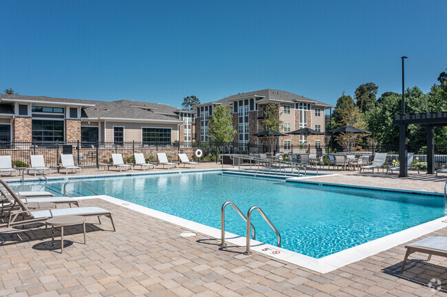 Piscina - The Knoll at Stone View Apartments