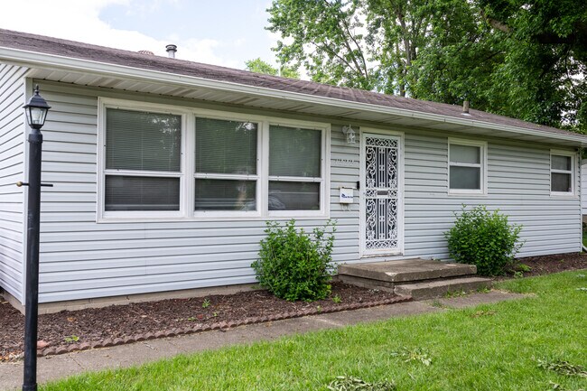 Building Photo - 1222 Thomas Dr