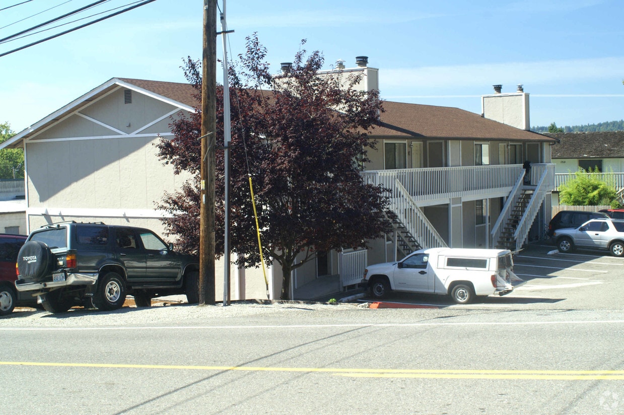 Building Photo - Fernwood Trails Apartments