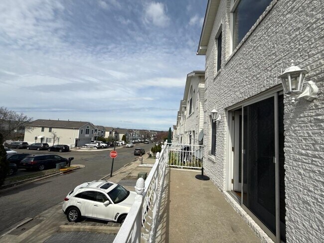 Foto del edificio - 318 Linden Ave