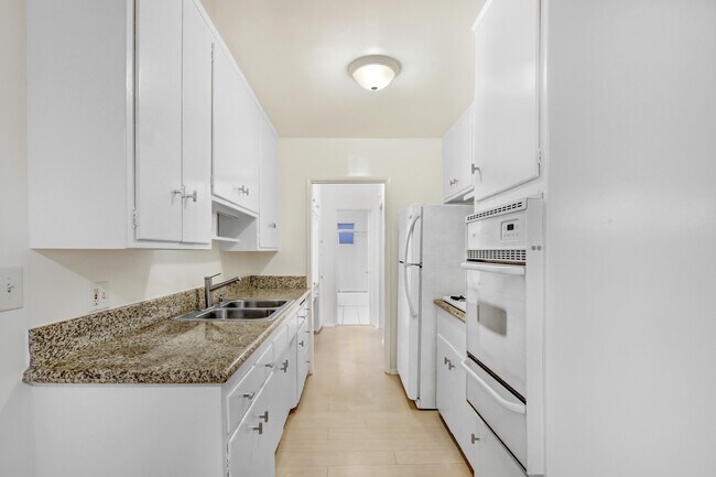 Kitchen - 828 6th St
