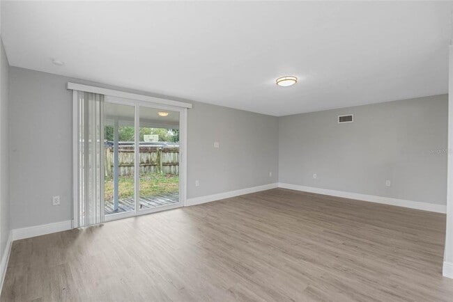 Building Photo - 1090 Emerald Dr