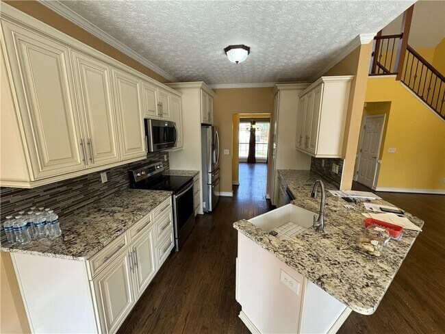 Building Photo - 2393 Hampton Park Dr NE