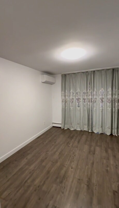 Foto del edificio - 45-36-4204 204th St