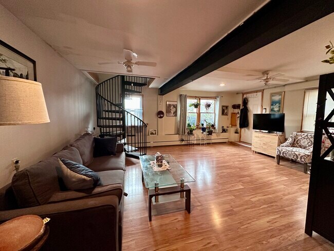 Foto del edificio - 93 Falmouth Rd