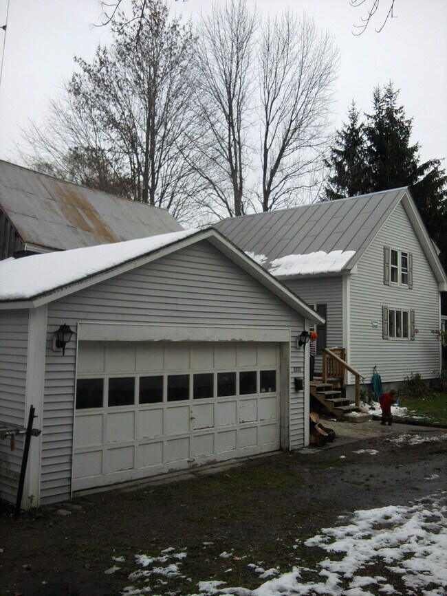 garage 2-3 - 2335 Main St