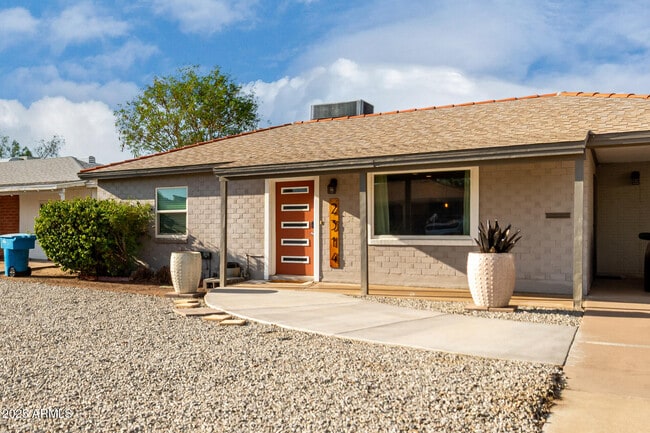 Building Photo - 2314 W Weldon Ave