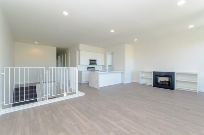 Building Photo - 2812 N Mildred Ave