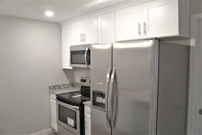 Building Photo - 689 S 75 E