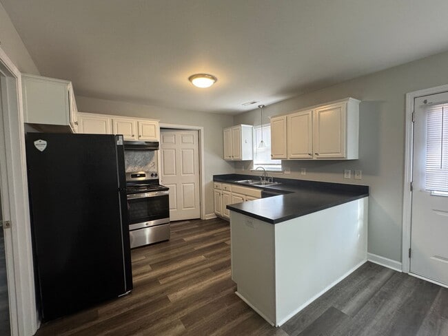 Building Photo - 2017 Grandhaven Dr