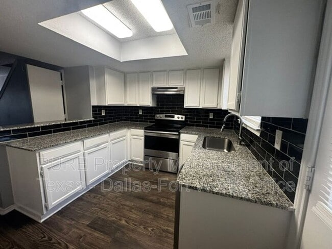Building Photo - 4004 W Pioneer Dr