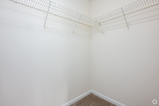 1BR, 1BA - 852SF - Walk-in Closet - Rehobeth Pointe Apartments