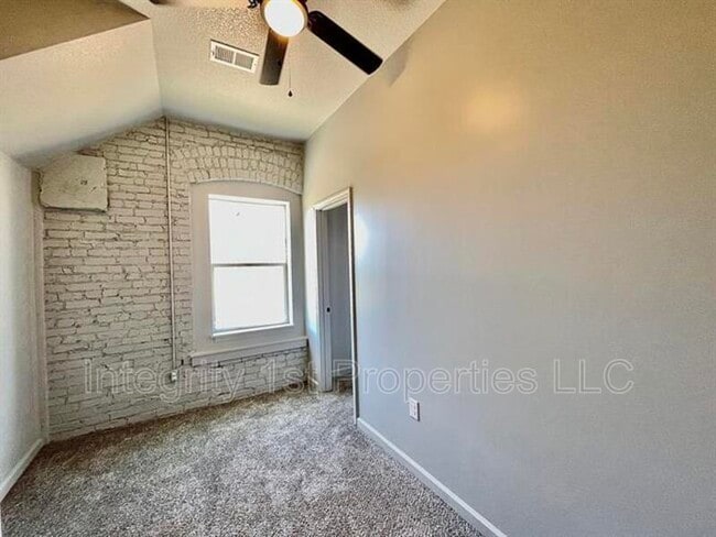 Foto del edificio - 740 Washington Blvd