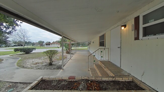 Building Photo - Large 3/2 Home in Convenient Location