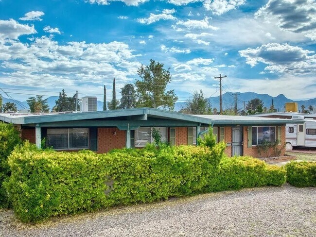 Building Photo - 4 Bedroom Single Family Home in Sierra Vista