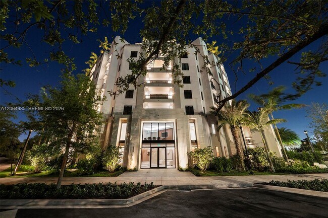 Building Photo - 701 Valencia Ave