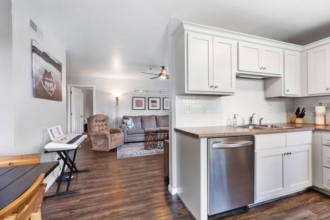 Building Photo - Beautifully Furnished with Modern Furnishi...