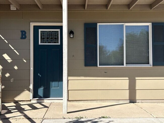 Foto del edificio - Cozy 2BR First-Floor Unit in Colorado Spri...