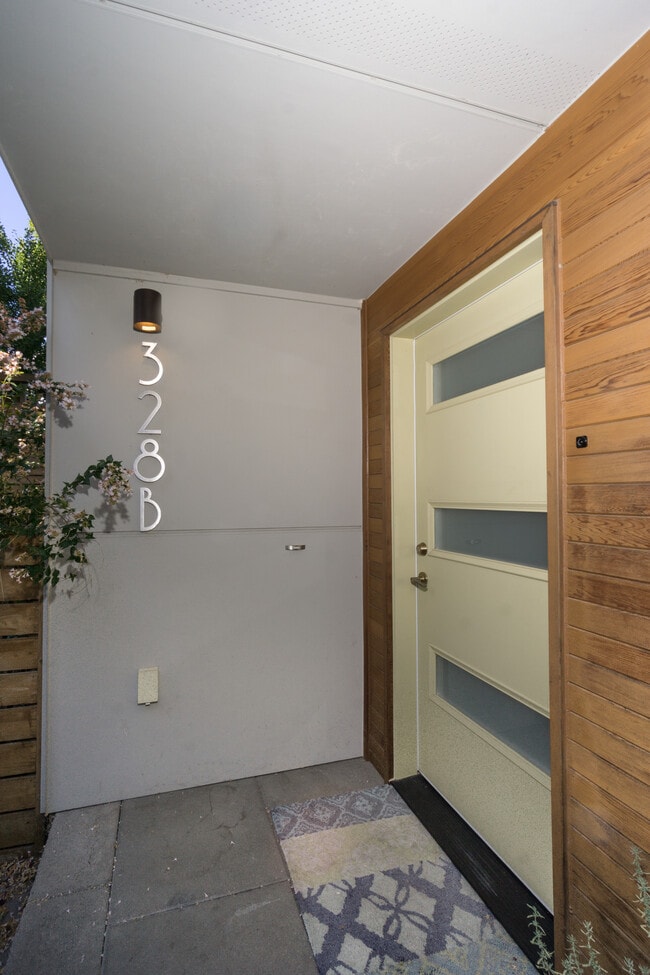 Building Photo - 328 NW 41st St